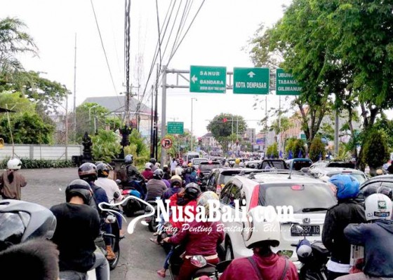 Nusabali.com - balap-sepeda-timbulkan-kemacetan-parah
