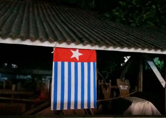 Nusabali.com - bendera-opm-berkibar-di-sdn-4-kuta
