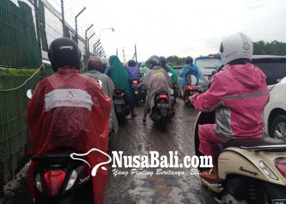 Nusabali.com - pengendara-diimbau-tak-crossing