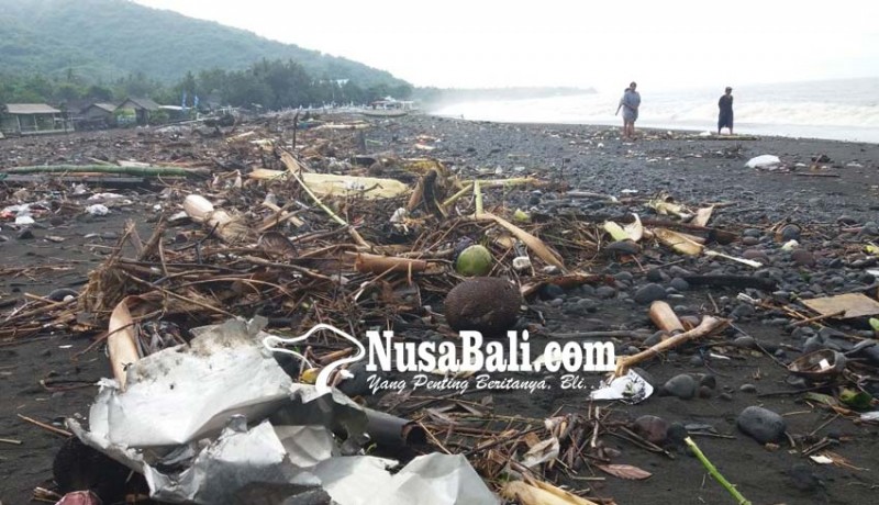 www.nusabali.com-pantai-pesinggahan-dikepung-sampah