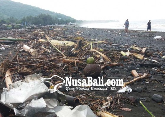 Nusabali.com - pantai-pesinggahan-dikepung-sampah