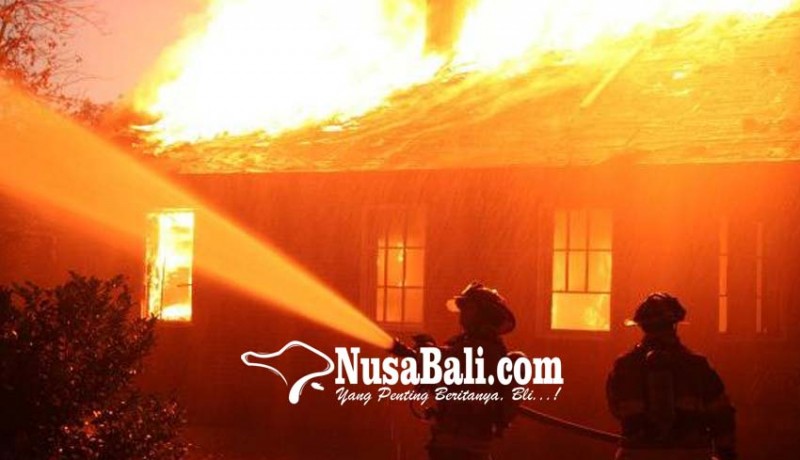 www.nusabali.com-diduga-korsleting-kamar-tidur-diamuk-api