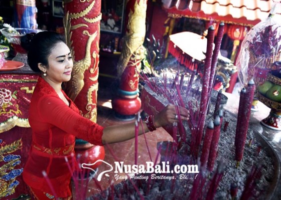Nusabali.com - bakar-uang-emas-warnai-perayaan-imlek