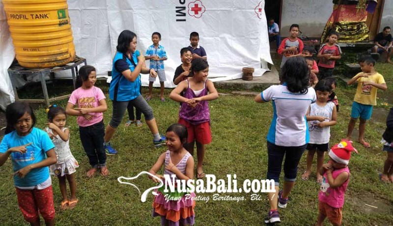 www.nusabali.com-yayasan-bali-kumara-hibur-anak-anak-pengungsi