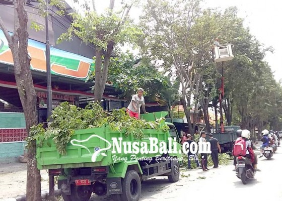 Nusabali.com - dinas-perkimta-segera-tambah-truk-trailer