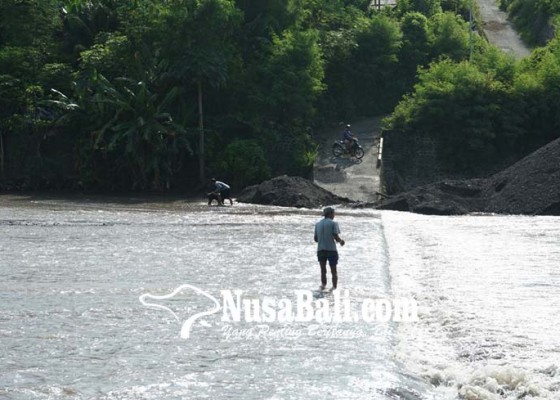 Nusabali.com - pendangkalan-tukad-unda-5-meter