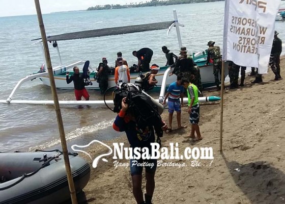 Nusabali.com - puluhan-penyelam-bersihkan-sampah-bawah-laut