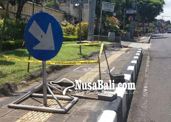 Nusabali.com - trotoar-rusak-rawan-makan-korban