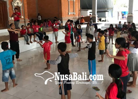 Nusabali.com - puluhan-anak-pengungsi-belajar-menari