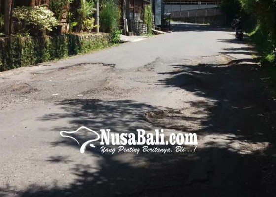 Nusabali.com - jalan-gunung-merapi-rusak-dan-bergelombang