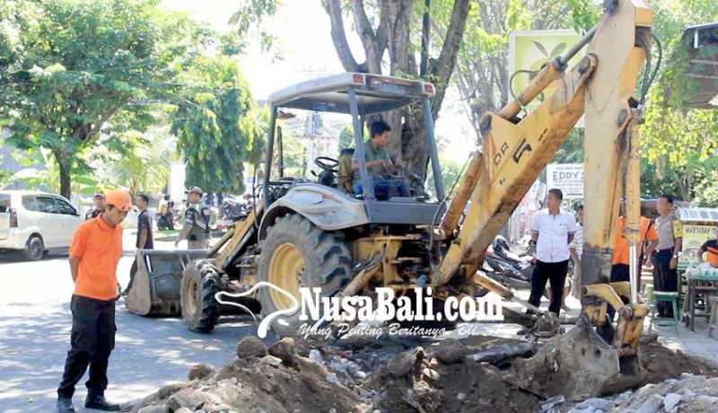 www.nusabali.com-beton-drainase-pemicu-banjir-dibongkar