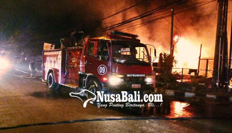 www.nusabali.com-diduga-korsleting-listrik-gudang-furniture-terbakar