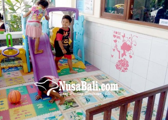 Nusabali.com - anak-anak-disediakan-tempat-bermain