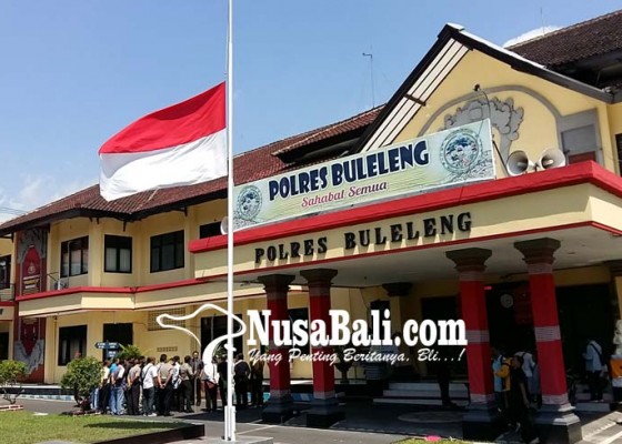 Nusabali.com - markas-polisi-di-bali-kibarkan-bendera-setengah-tiang