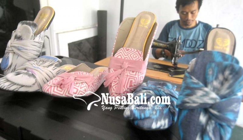 www.nusabali.com-produksi-sepatu-motif-etnik