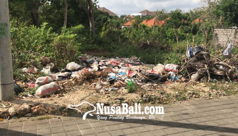 www.nusabali.com-bau-sampah-warga-mengadu-ke-kecamatan