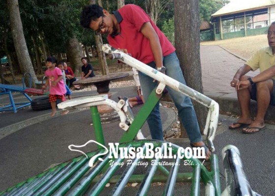 Nusabali.com - satu-satunya-alat-olahraga-kondisinya-patah