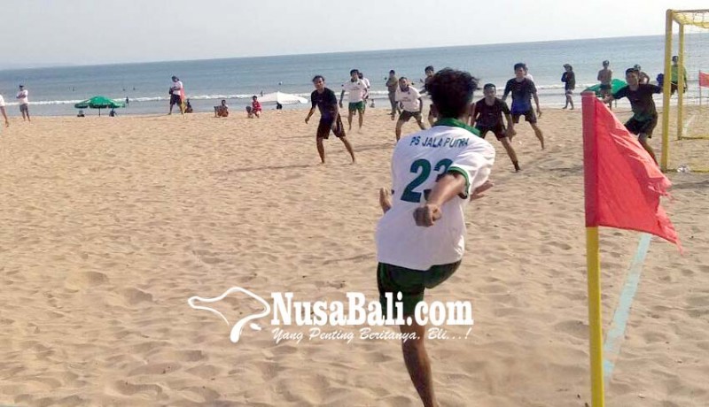 www.nusabali.com-beach-soccer-diharapkan-bisa-berkembang-di-badung