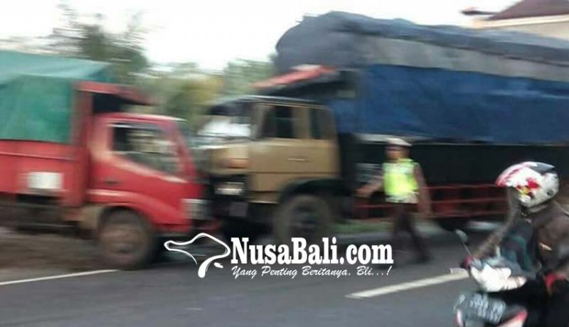 www.nusabali.com-tiga-kendaraan-terlibat-kecelakaan-beruntun