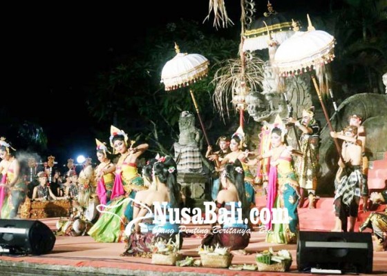 Nusabali.com - tampilkan-tradisi-dan-modernisasi-di-atas-panggung