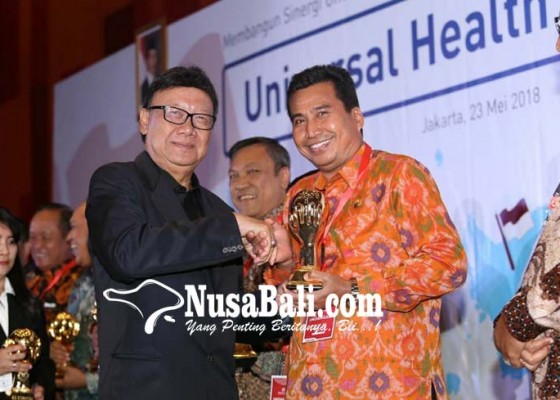Nusabali.com - klungkung-raih-uhc-jkn-kis-award
