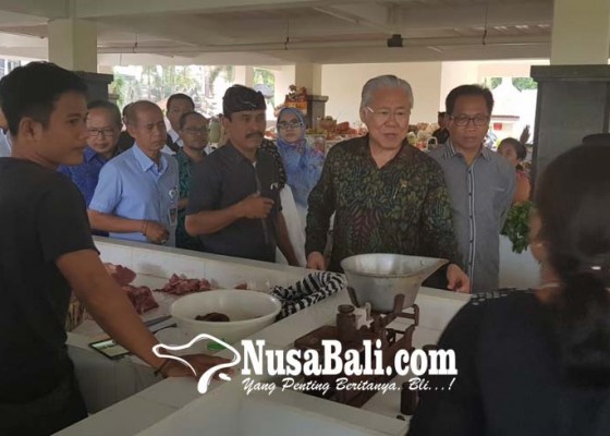 Nusabali.com - mendag-bersama-wabup-pantau-pasar-desa-adat-pecatu
