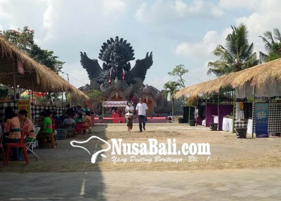 Nusabali.com - lomba-dan-stand-pkb-tabanan-masih-sepi-pengunjung