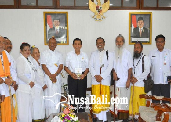 Nusabali.com - bertemu-phdi-pusat-gubernur-pastika-berharap-umat-hindu-bersatu