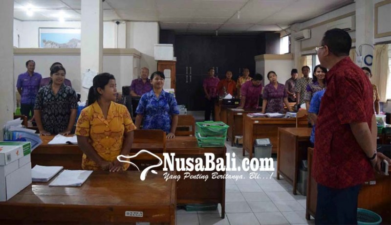 www.nusabali.com-hari-pertama-ngantor-inspektorat-pergoki-pegawai-telat