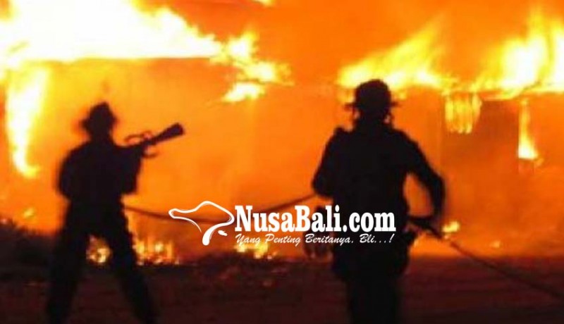 www.nusabali.com-ditinggal-jualan-2-rumah-terbakar