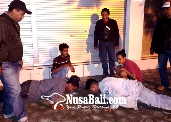 Nusabali.com - pesta-miras-empat-pemuda-dihukum-push-up