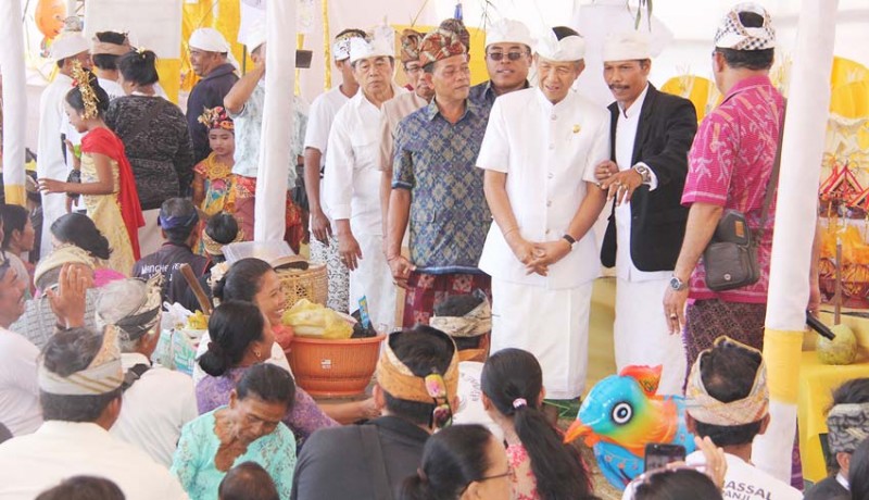 www.nusabali.com-gubernur-pastika-perdalam-pemahaman-makna-upacara-pertebal-sradha-dan-bhakti-kehidupan-beragama-umat-hindu