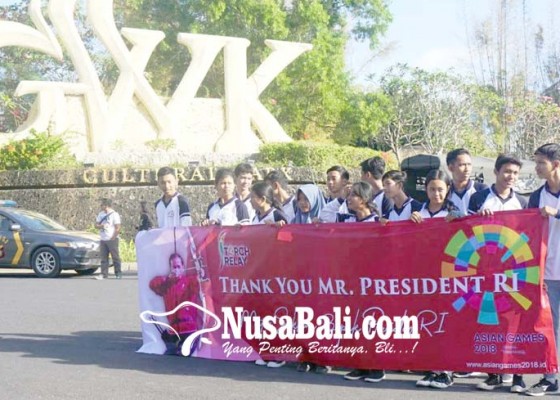 Nusabali.com - spanduk-untuk-dukung-indonesia-sebagai-tuan-rumah-asian-games