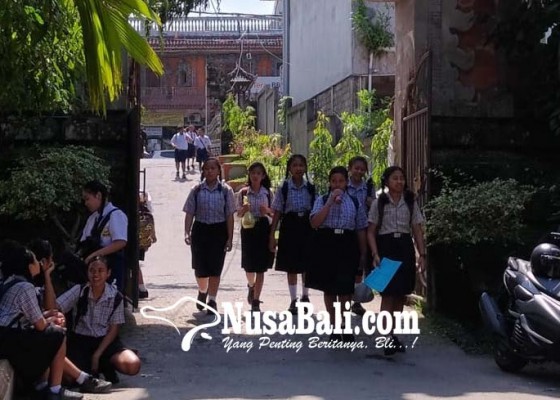 Nusabali.com - bus-pelajar-di-gianyar-ngenah-ilang