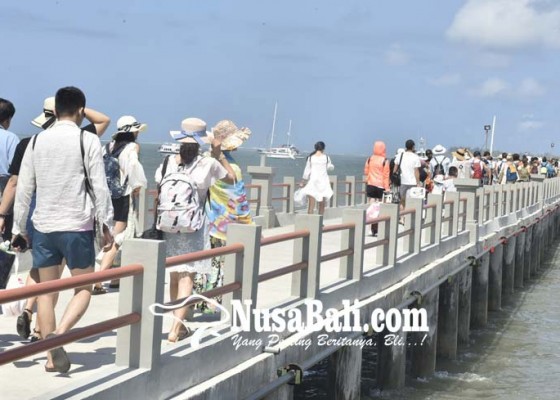 Nusabali.com - penumpang-diarahkan-ke-pantai-mertasari