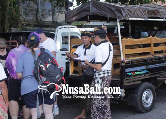 Nusabali.com - antar-jemput-turis-ke-jaba-pura-penataran-lempuyang