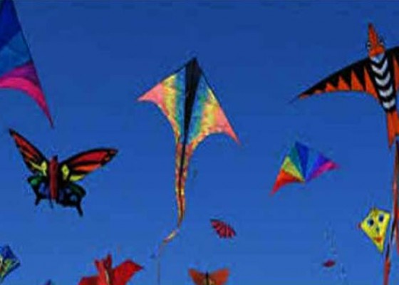 Nusabali.com - 700-sekaa-ikuti-pelangi-kite-festival