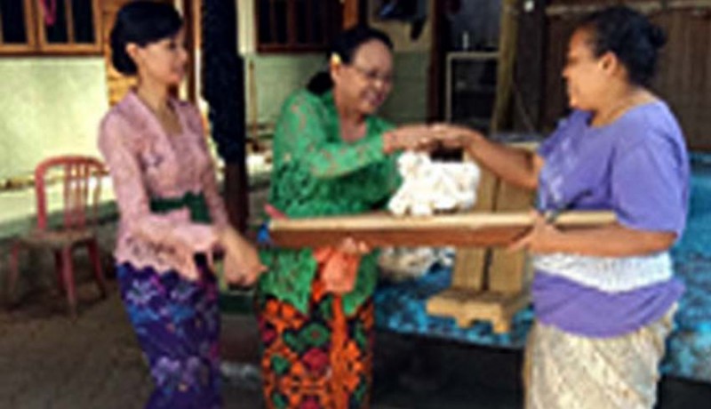 www.nusabali.com-pengembangan-kamen-gringsing-desa-tenganan-melalui-program-kemitraan-masyarakat-ristekdikti
