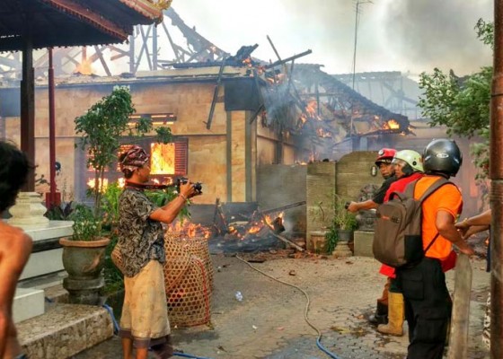 Nusabali.com - kebakaran-puri-denpasar-diduga-korsleting-dari-kamar-yang-disewakan