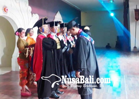 Nusabali.com - 370-mahasiswa-isi-denpasar-diwisuda