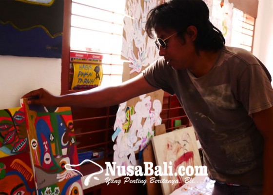 Nusabali.com - lukisan-karya-penderita-skizofrenia-tembus-pameran-di-galeri-nasional-jakarta