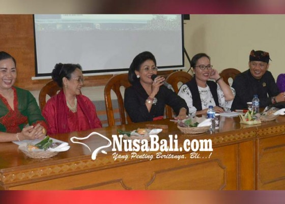 Nusabali.com - perempuan-bukan-vas-bunga-di-ranah-politik