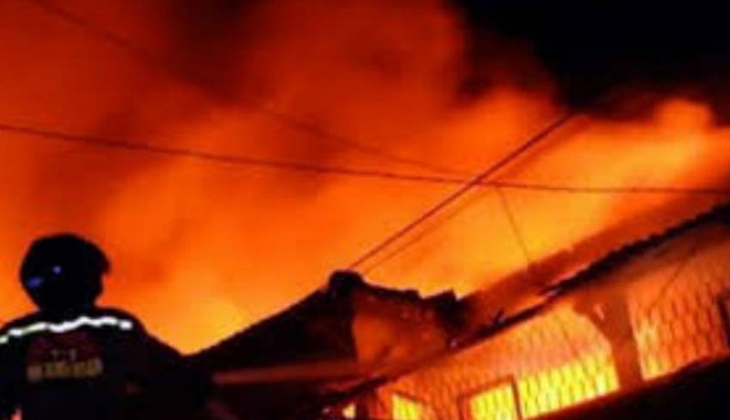 www.nusabali.com-kebakaran-jasad-adik-kakak-berpelukan