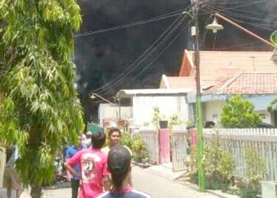 Nusabali.com - 52-unit-motor-siswa-dan-mobil-ludes-terbakar
