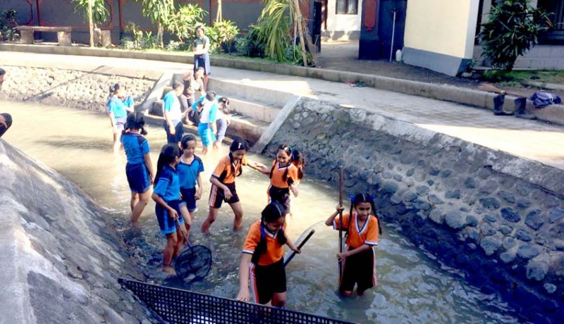 www.nusabali.com-dlhk-libatkan-20-sekolah-jaga-kebersihan-sungai