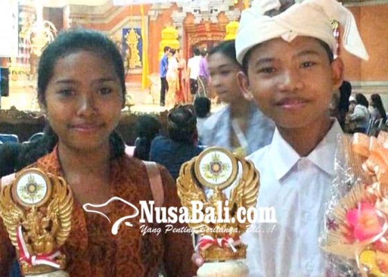 Nusabali.com - siswa-smpn-1-semarapura-raih-juara-nyurat-lontar