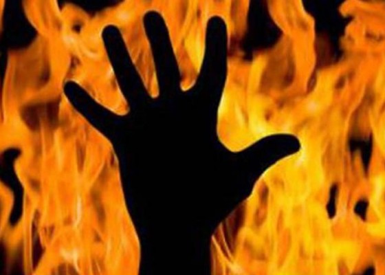 Nusabali.com - cekcok-wanita-ditemukan-terbakar-di-kamar-kos