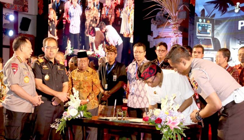 www.nusabali.com-gubernur-koster-tandatangani-mou-bali-gabung-jaringan-samsat-online-nasional