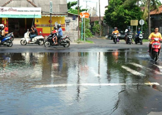 Nusabali.com - jalan-city-tour-kamasan-langganan-banjir