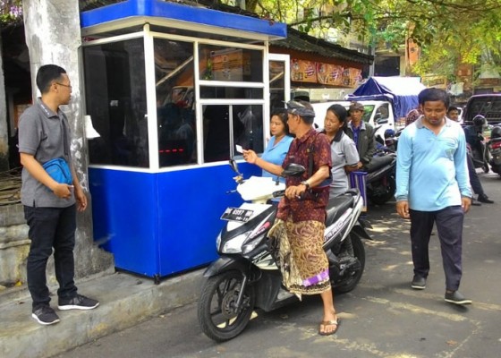 Nusabali.com - minggu-parkir-otomatis-berlaku-di-pasar-transit-tabanan